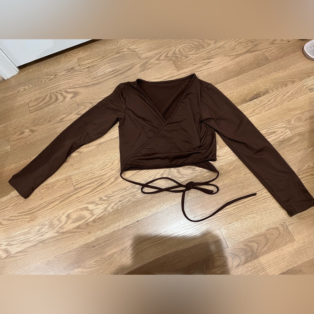 Brown long sleeve wrap crop top. Super soft on the inside!